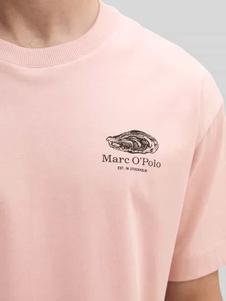 T-shirt o luźnym kroju z czystej bawełny z nadrukiem na tyle Marc O'polo