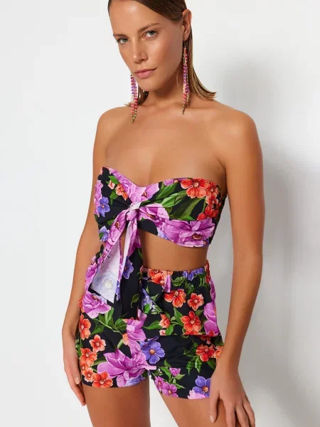 Bluzka w kwiaty Trendyol w kwiatki wiązana czarna