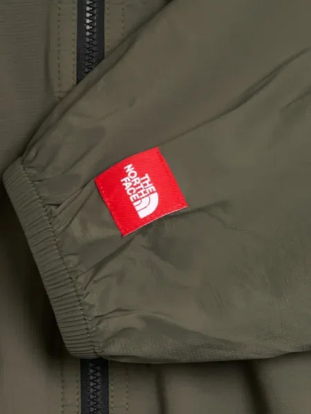 Geacă The North Face cu glugă verde