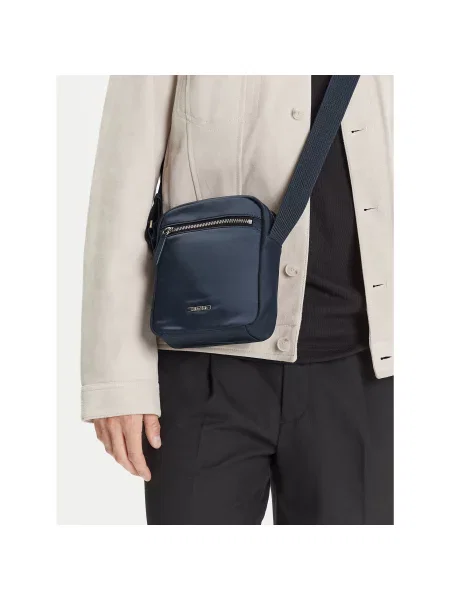 Torbica za okoli pasu Calvin Klein modra