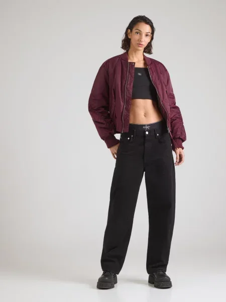 Majica brez rokavov Calvin Klein s kvadratnim izrezom črna