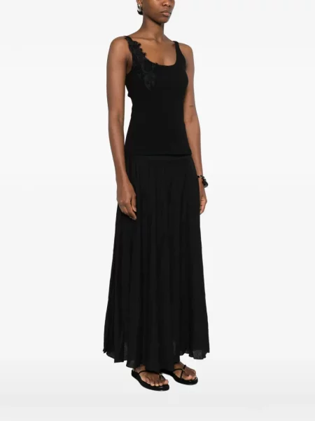 Top Ermanno Firenze w kwiatki z naszywkami czarny