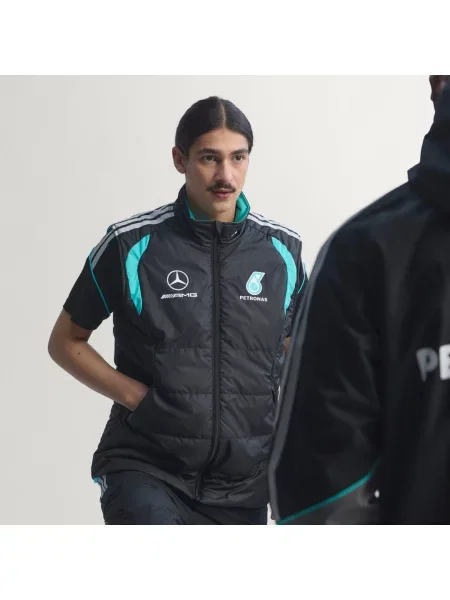 Vesta MERCEDES AMG PETRONAS FORMULA 1 TEAM MECHANICS černá