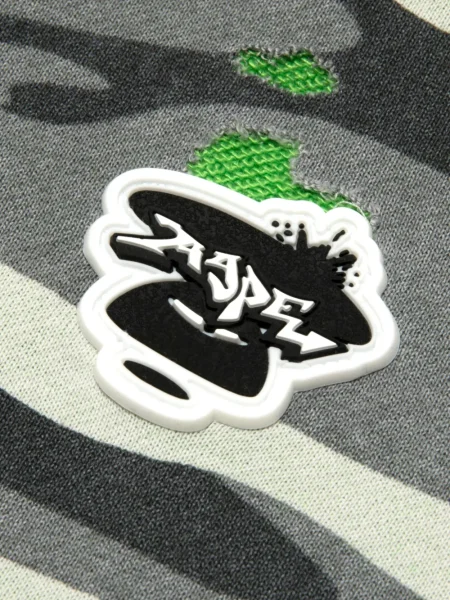 Hanorac Aape By A Bathing Ape cu model camuflaj gri