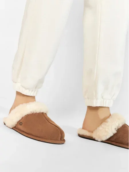 Kapcie Ugg brązowe