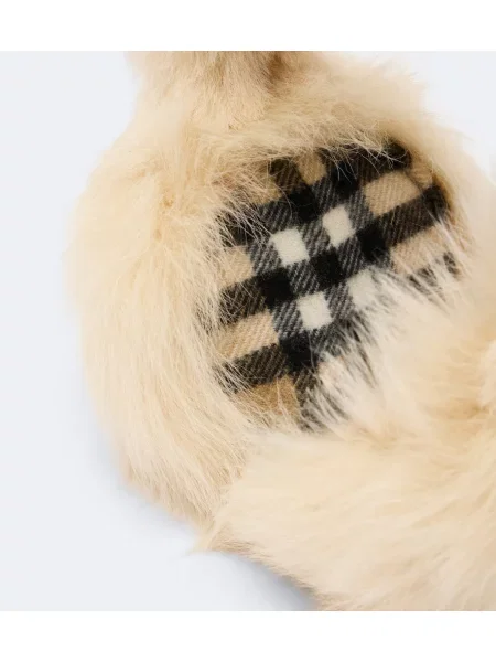 Căciulă Burberry din piele de oaie bej