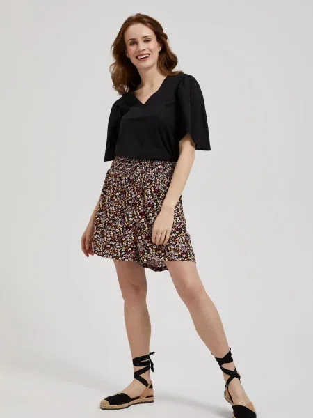 Pantaloni scurți Moodo cu model floral negru