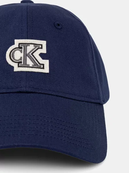 Calvin Klein kapa s šiltom modra