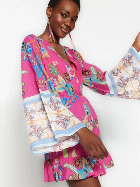 Mała sukienka mini Trendyol w kwiatki garniturowa