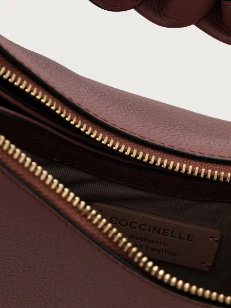 Кожаная сумка Coccinelle