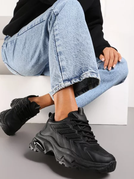 Sneakersy na Niskiej Platformie z Ozdobnymi Wstawkami na Cholewce Amrogia czarne