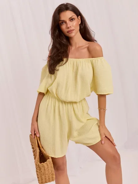 Salopetă scurtă Italy Moda din muselină galben