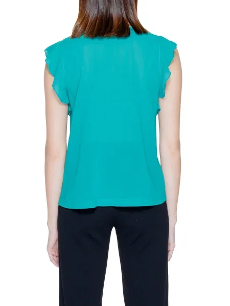 Bluzka Rinascimento bez rękawów z dekoltem w serek z falbankami czarna