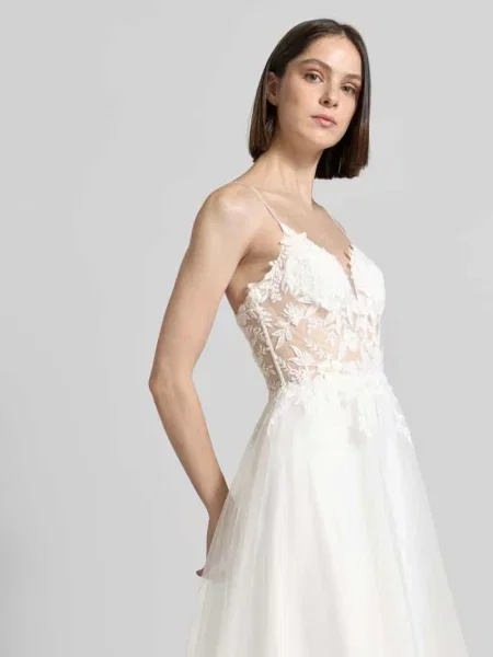 Długa sukienka z haftami i wiązaniem z tyłu Luxuar Fashion biała