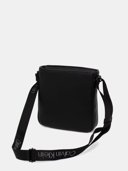 Műbőr táska Calvin Klein fekete