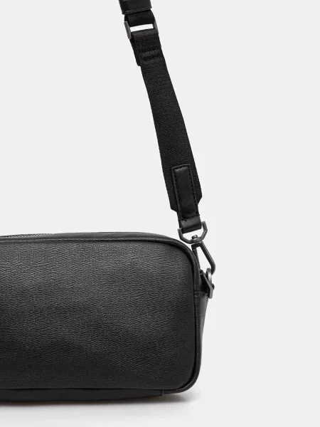 Calvin Klein Válltáska fekete