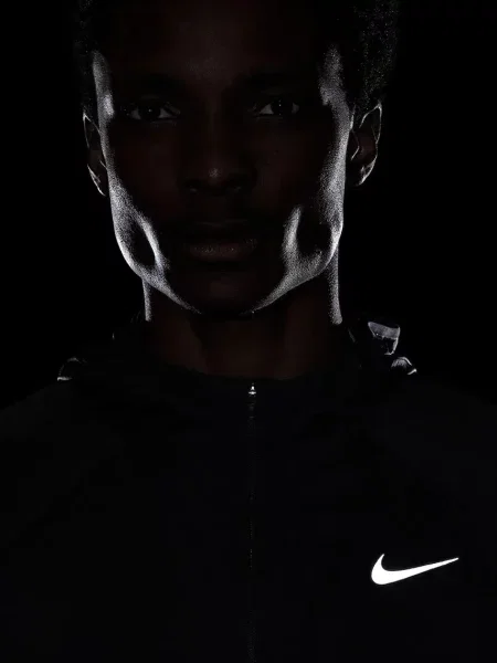 Dzseki Nike fekete