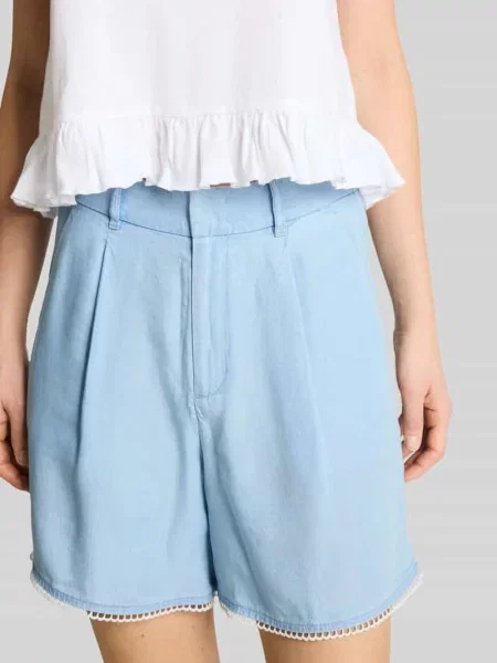 Szorty z tkaniny z lyocellu z tasiemką koronkową Tom Tailor Denim błękitne
