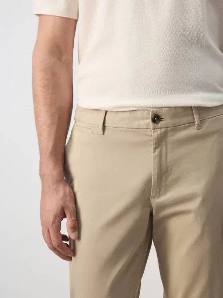 Spodnie chinosy Prato cropped tappered Mężczyzna 44 MANGO MAN beżowy