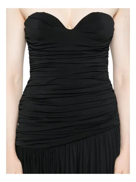 Rochie Magda Butrym drapată de costum negru