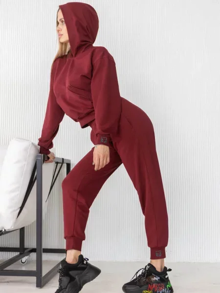 Женский спортивный костюм с капюшоном червоний