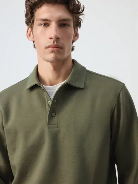 Bluza z kołnierzykiem polo o kroju regular fit khaki Mężczyzna XS MANGO MAN