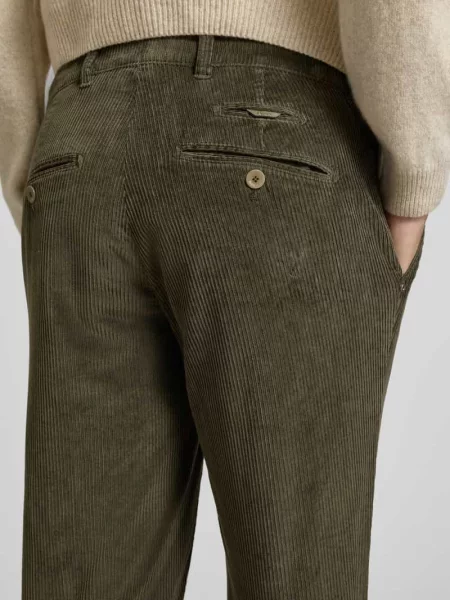 Spodnie sztruksowe o kroju slim fit z z tyłu model ‘Fabio’ Brax zielone