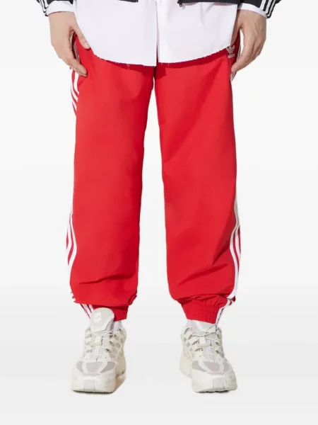 Pruhované kalhoty Adidas s výšivkou se síťovinou červené