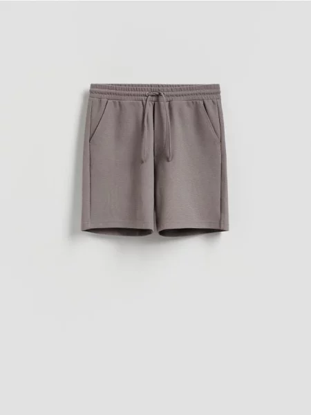 Reserved Pantaloni scurți regular din structurat cafeniu