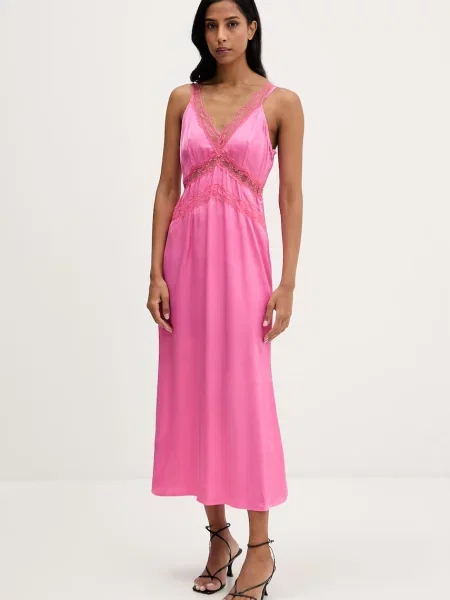 Never Fully Dressed rochie din roz