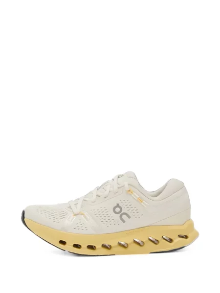 Sneakerși On