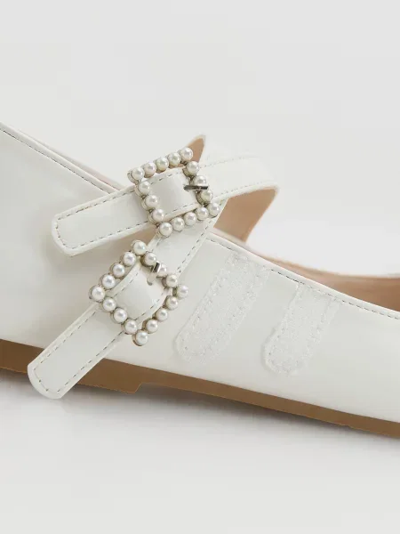 Лаковые балетки Reserved с ремешками белые