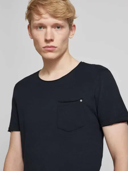 T-shirt z okrągłym dekoltem model ‘NOEL’ Blend czarna