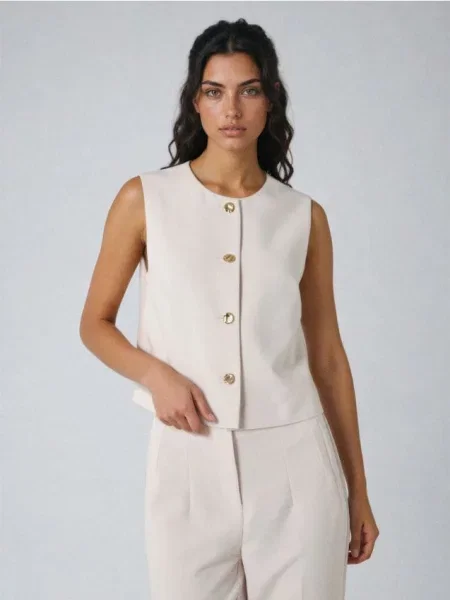 Жилет костюмний з декоративними з домішкою кремовий