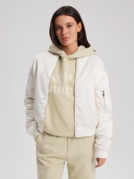 Бомбер DIVERSE Biia молочний