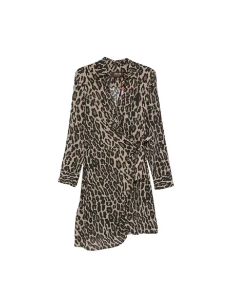 Sukienka Bazar Deluxe z nadrukiem w panterkę kopertowa brązowa