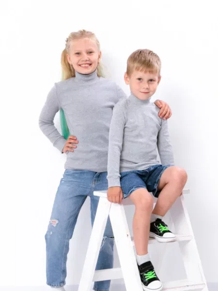 Гольф свитер носи своє серый