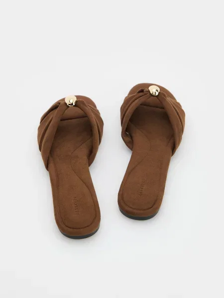 Шлепанцы Reserved с пряжкой коричневые