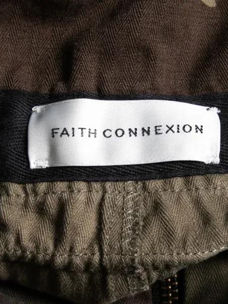 Камуфлажни шорти cargo Faith Connexion зелено