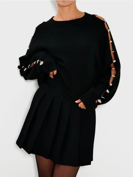 Светр із оздобленням на рукавах чорний