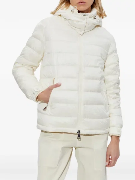 Яке Moncler с качулка бяло