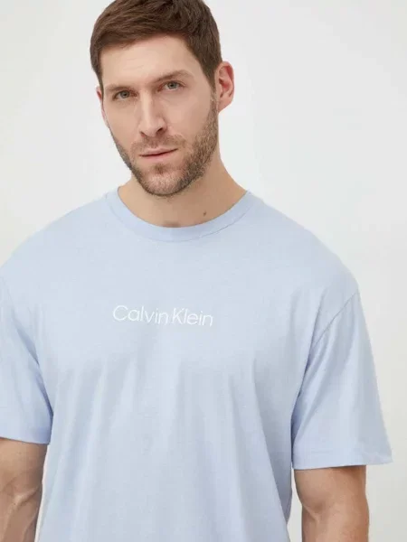 Тениска Calvin Klein с десен синьо