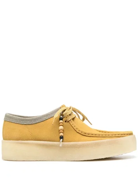 Pantofi Clarks Originals din piele de căprioară cu mărgele galben