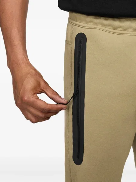 Krátké fleecové kraťasy Nike s potiskem žluté