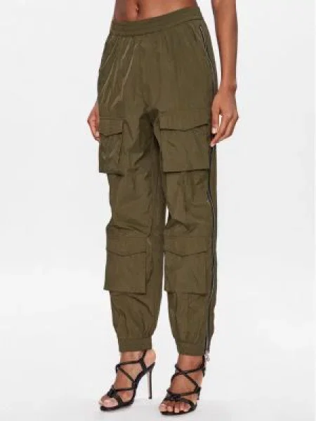 Hlače iz tkanine Gestuz zelena