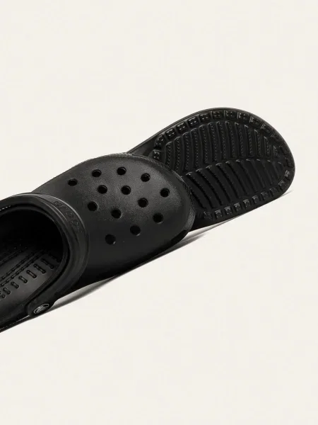 Классические шлепанцы Crocs черные