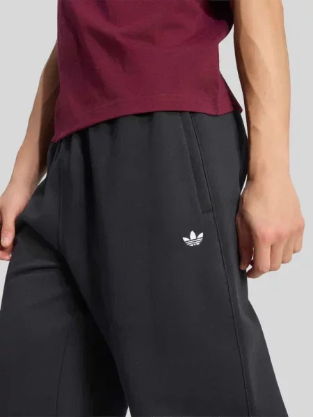Spodnie dresowe o kroju regular fit z mieszanki bawełny Adidas Originals czarne