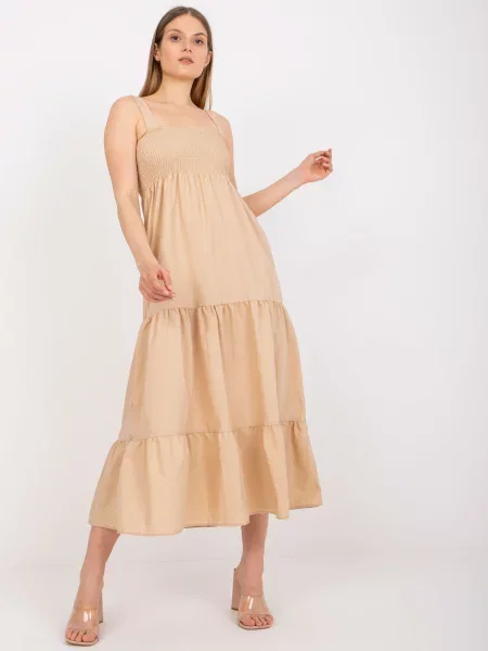 Oblekové maxi šaty Fashionhunters s volánmi béžová