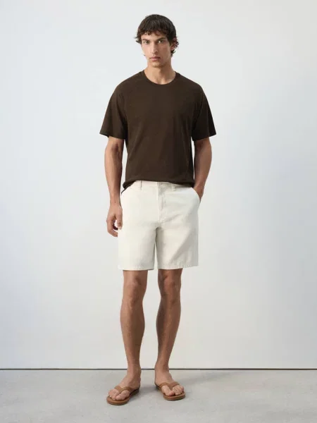 Koszulka relaxed fit z mieszanki bawełny i lnu czekoladowy Mężczyzna XS MANGO MAN