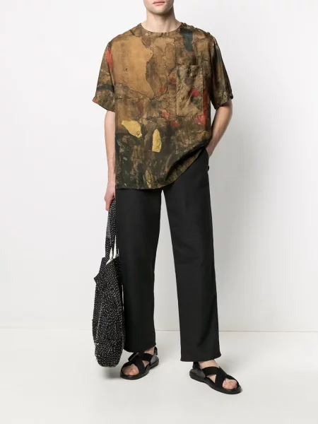 Tricou Uma Wang cu imagine cu imprimeu abstract maro